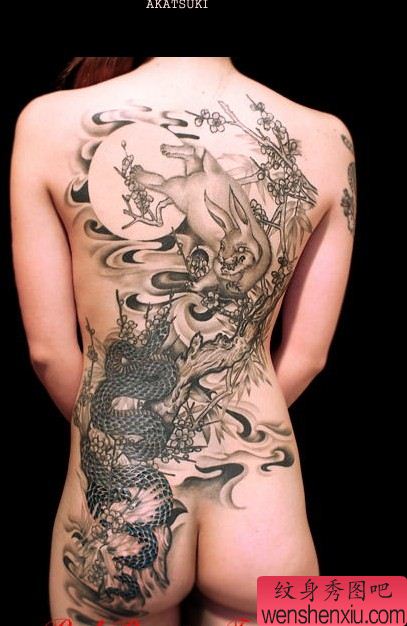 满背龙与兔子纹身图案图片