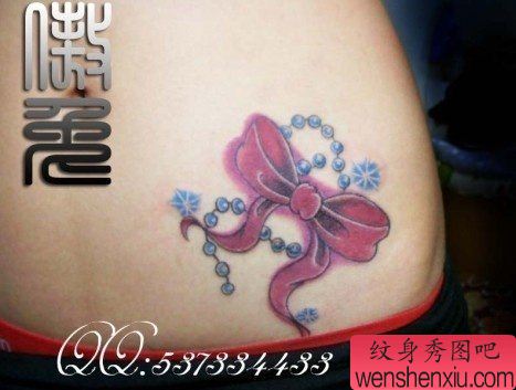 腰部纹身图案:腰部蝴蝶结纹身图案图片