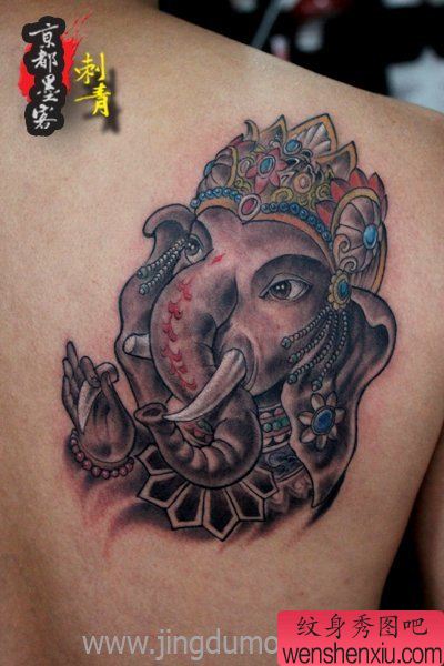 纹身图案:后肩背象神刺青图案图片