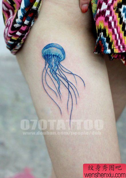 水母纹身图案：腿部彩色水母纹身图案纹身图片