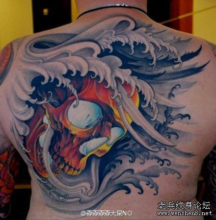 骷髅纹身图案:背部彩色骷髅纹身图案纹身图片