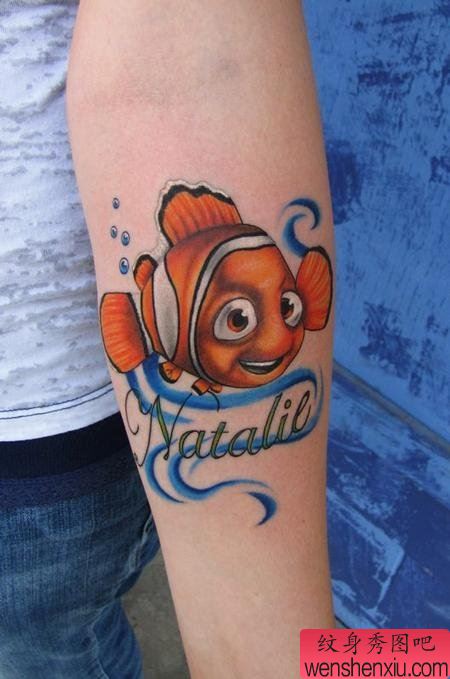 手部纹身图案:手部小丑鱼纹身图案