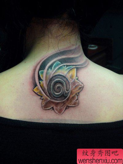 后颈纹身图案:后颈部莲花纹身图案图片
