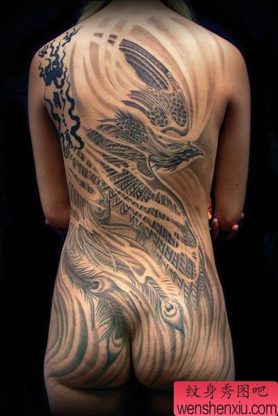 满背黑灰凤凰纹身图案
