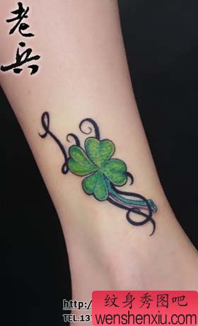 美女脚部纹身图案