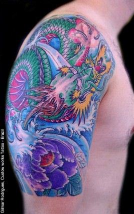 大臂龙纹身图案