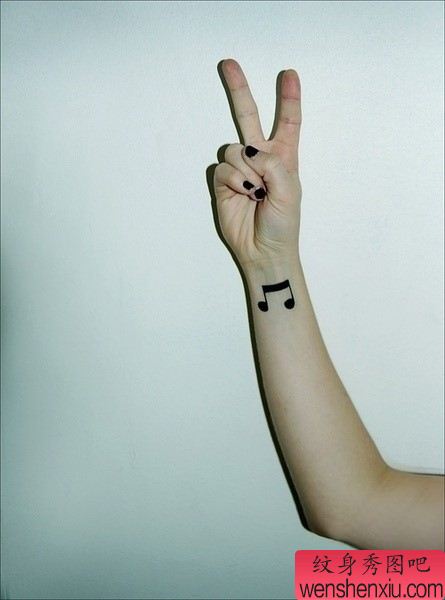 可爱的女生手臂手腕音符纹身图案作品写真