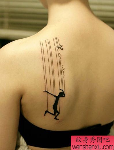 奉献一张很具有创意的后背木偶人纹身图案作品写真欣赏