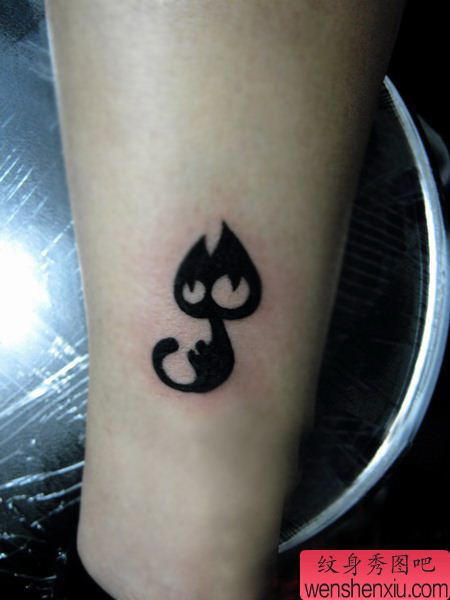 可爱猫咪图腾纹身