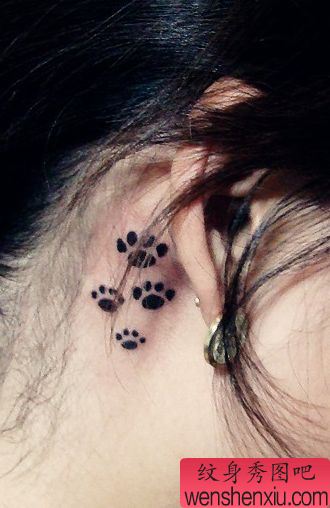 耳部猫咪爪纹身图案