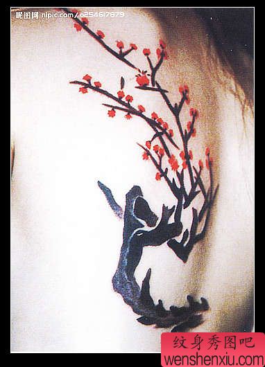 背部梅花纹身图案