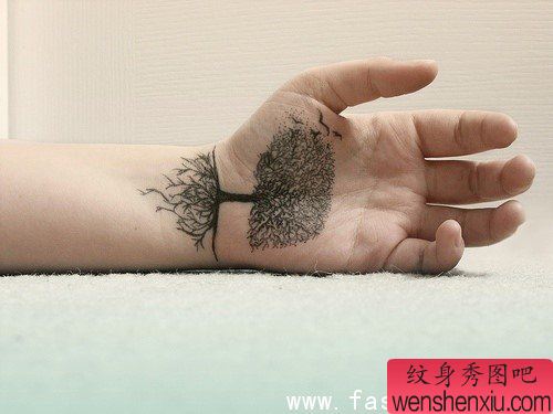 纹身图案之手掌图腾树纹身图案(经典)