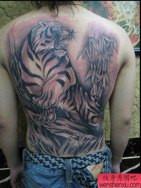 满背老虎纹身图案图片
