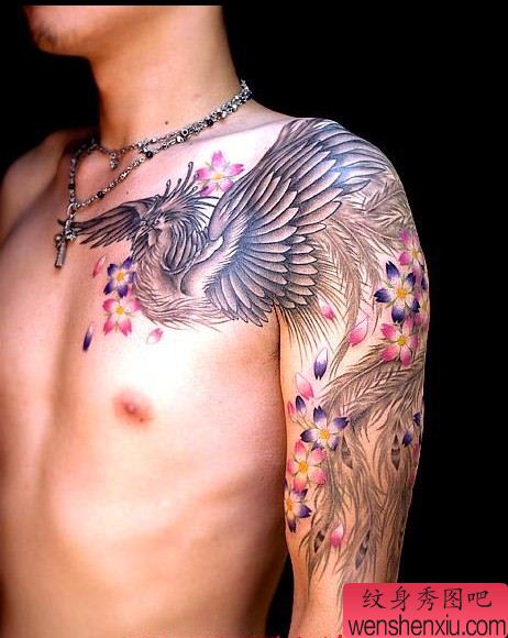 纹身图库：披肩凤凰樱花纹身图案图片