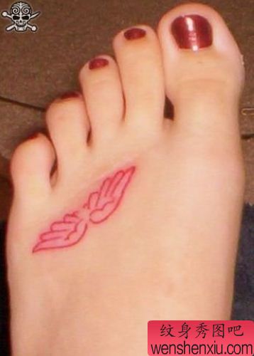 纹身图案:脚背可爱的翅膀纹身图案
