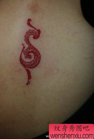 图腾纹身图案:颈部彩色图腾纹身图案纹身图片