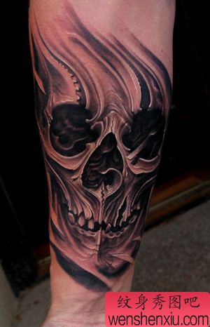 手臂鬼骷髅纹身图案