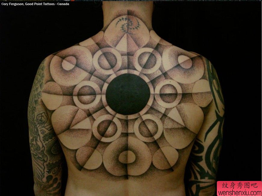 肩部素描纹身图案