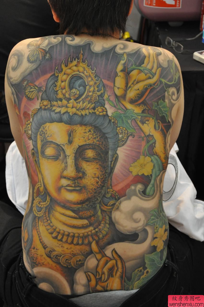 满背佛纹身图案