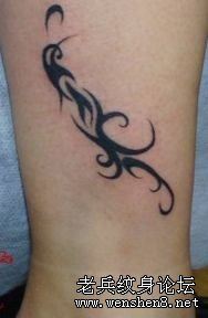 美女纹身图案之脚步图腾纹身图案