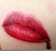 性感流血的嘴唇纹身图案