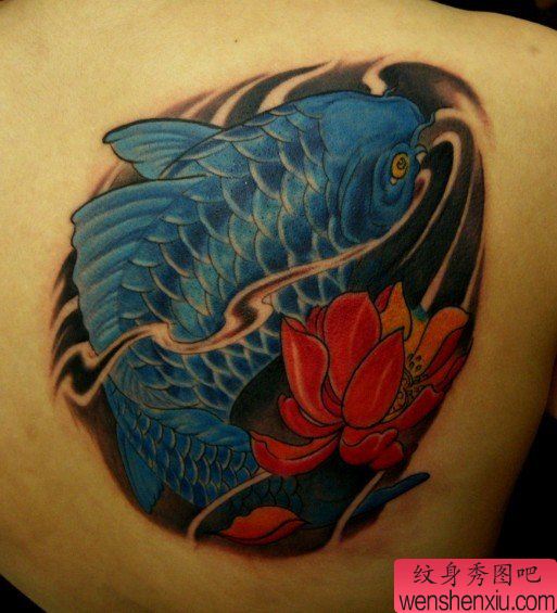 纹身图案：鲤鱼莲花纹身图案