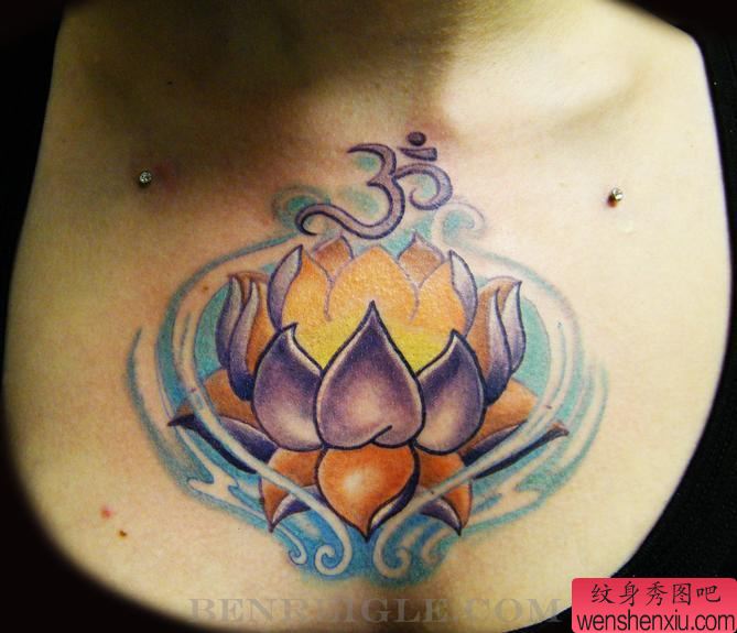 胸部莲花纹身图案
