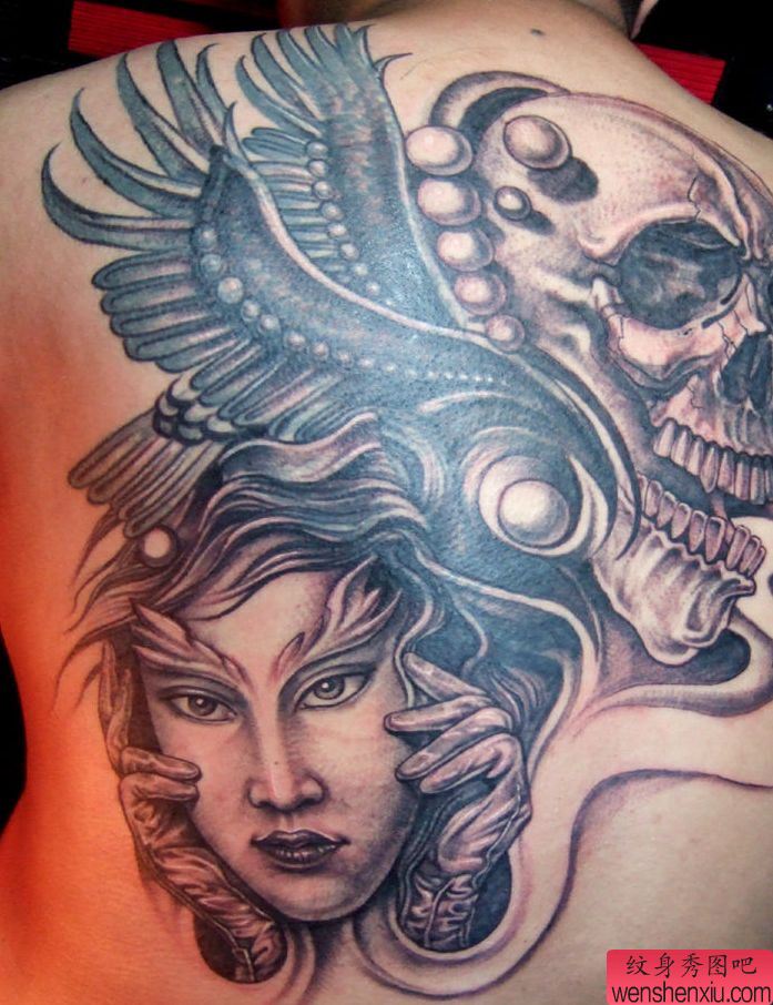 后背纹身图案:经典帅气的后背美女肖像骷髅纹身图案(精品)
