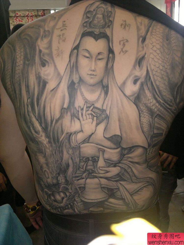 后背纹身图案:超帅超酷才满背观音骑龙纹身图案(精品)