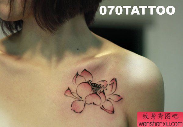 胸部荷花纹身图案