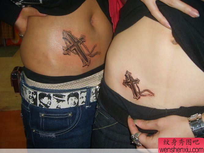 情侣纹身图案：经典情侣十字架吊链纹身图案