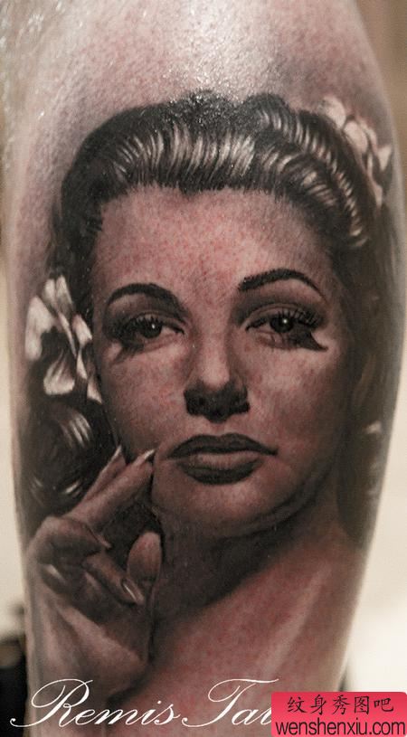 大臂美女肖像纹身图案