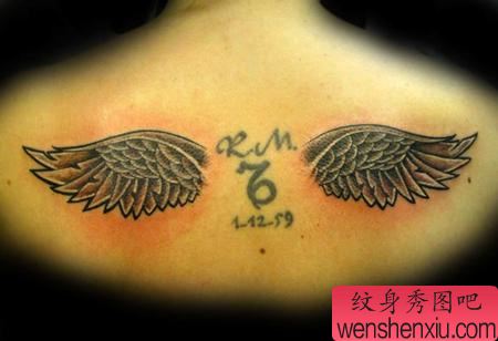 背部翅膀纹身图案