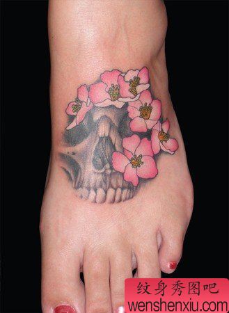 脚部骷髅梅花纹身图案