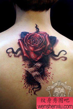 后背玫瑰花纹身图案图片