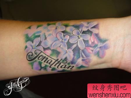 纹身秀图吧:手腕樱花纹身图案