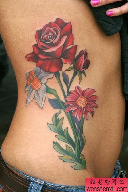 侧腰玫瑰刺青图案图片