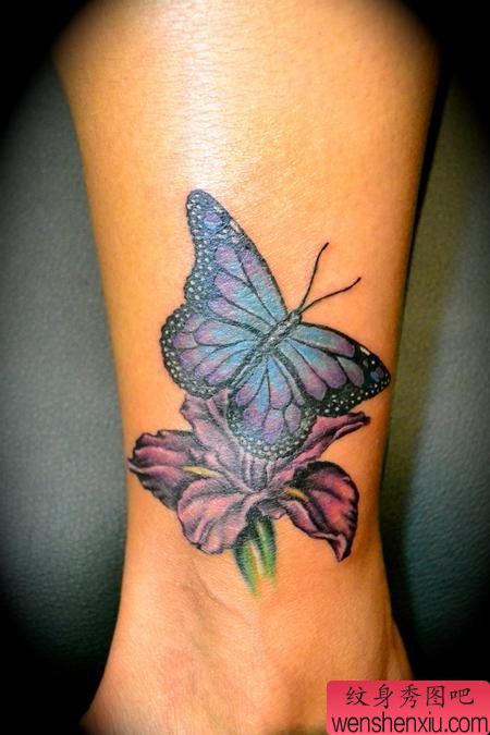 纹身:脚踝蝴蝶百合刺青图案图片