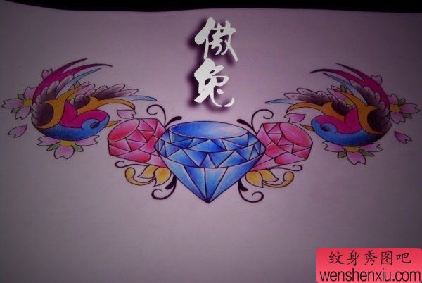 纹身图案:彩色燕子钻石纹身图案纹身图片