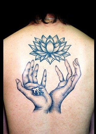 纹身520图库:后背手莲花纹身图案图片