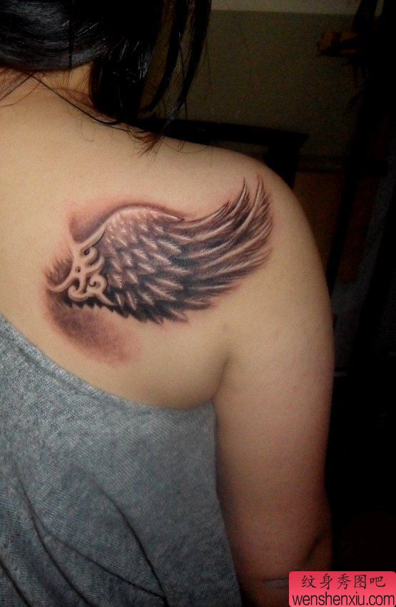 翅膀纹身图案:背部翅膀纹身图案纹身图片