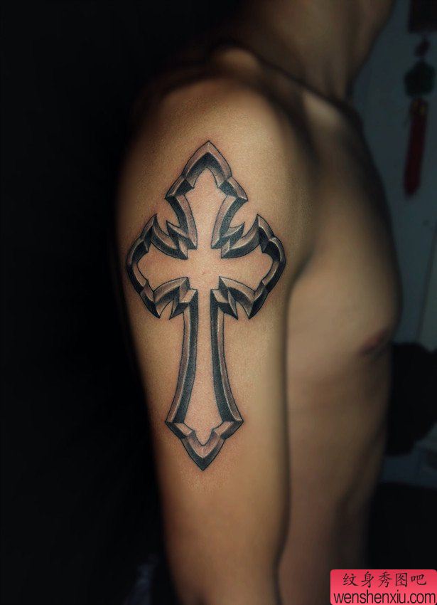 十字架纹身图案:手臂十字架纹身图案纹身图片