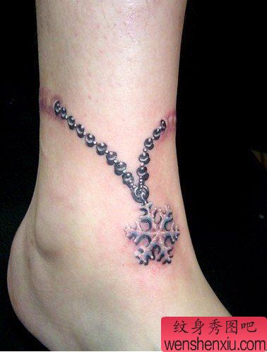 吊链纹身图案:脚部雪花吊链纹身图案纹身图片