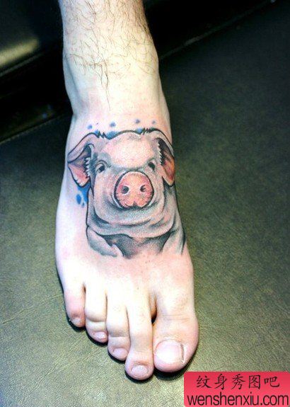 脚部纹身图案:脚部可爱的小猪纹身图案
