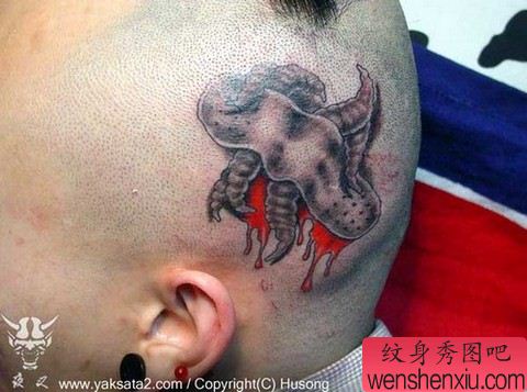 头部滴血小怪纹身图案