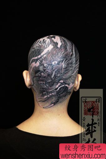 美女头部纹身图