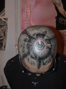 头部惊秫眼球纹身图案