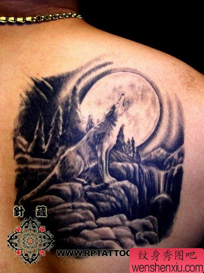 后背写实狼纹身图案