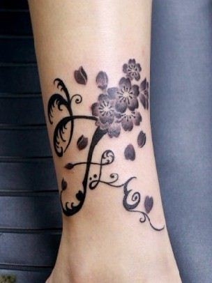 腿部纹身图案：腿部樱花藤蔓纹身图案纹身图片