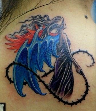 天使纹身图案:颈部彩色天使翅膀纹身图案纹身图片